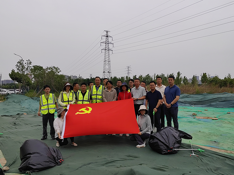 市政綠化項目部黨支部聯合中鐵廣州工程局市政環保公司灃西片區黨支部開展“對標八項規定精神、錘煉作風扎根一線”主題黨日活動