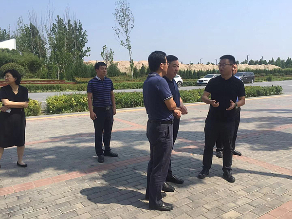 參觀秦皇大道.jpg