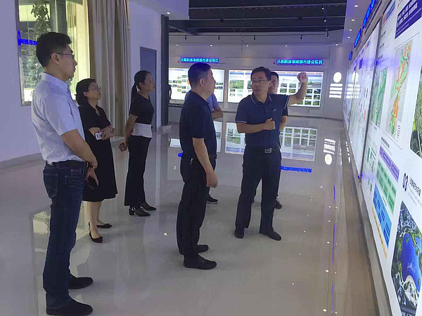 參觀展廳.jpg